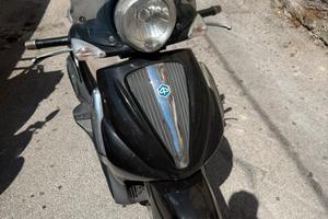 beverly 125 tourer 2011, 1000€