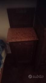 comodino da letto in legno