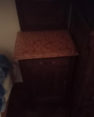 comodino da letto in legno