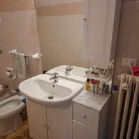 Mobile bagno con lavabo