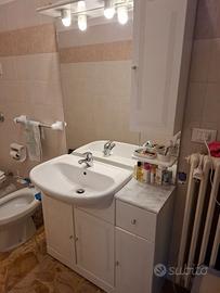 Mobile bagno con lavabo