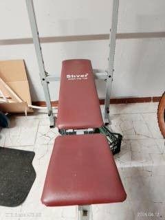 panca e pesi palestra