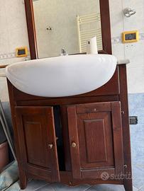 Mobile da bagno in legno con specchio