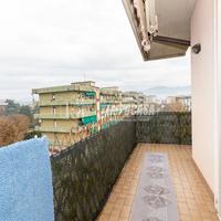 Ampio quadrilocale ristrutturato con box e doppi s