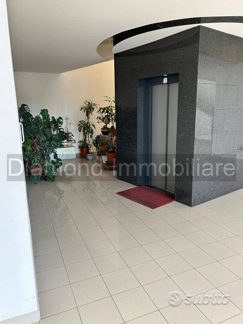 Appartamento ristrutturato con garage a Giarre - Vista 3