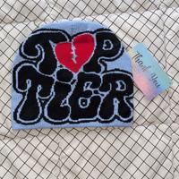 Berretto azzurro nero "TOP TIER" cuore rotto Y2K