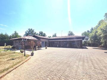 ASTI FRAZIONE QUARTO SUPERIORE VILLA CON PISCINA €