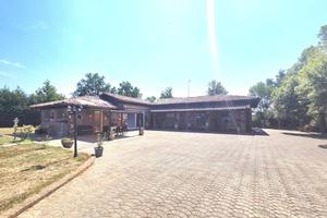 ASTI FRAZIONE QUARTO SUPERIORE VILLA CON PISCINA €