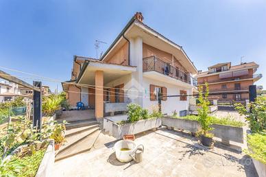 PORZIONE DI QUADRIFAMILIARE A ROMA