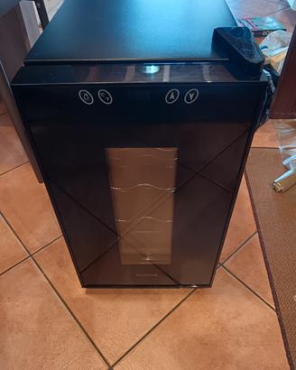 Cantinetta vini Vinarium 8 bottiglie con luce LED 