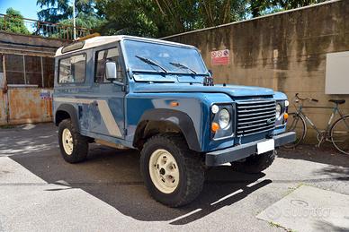 Defender Land Rover LD90 2500, 