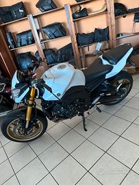 Yamaha FZ8 con Scarico Akrapovic