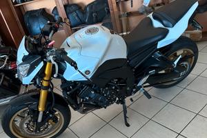 Yamaha FZ8 con Scarico Akrapovic