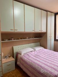 Camera da letto con armadio a ponte, scrivania