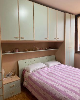 Camera da letto con armadio a ponte, scrivania