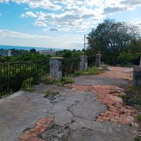Proprietà panoramica con terreno e fabbricato ru