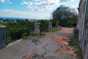 Proprietà panoramica con terreno e fabbricato ru