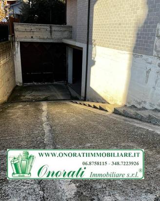 Immobile di 700 m² a Guidonia Montecelio