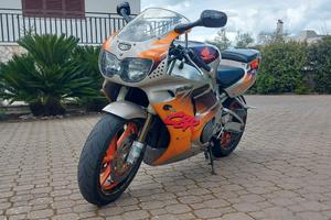 CBR 900