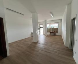 NEGOZIO A GALLIERA VENETA