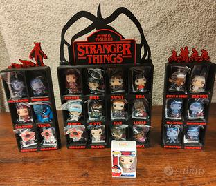 bacheca stranger things +collezione completa 24/24