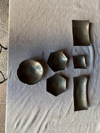 Servizio in peltro disegni fatti a mano