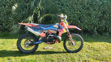 KTM EXC 300 TPI modello 2019.