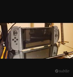 Nintendo Switch (grip joy-con)