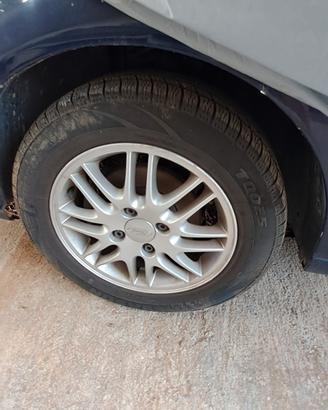 4 gomme nuove usate 10 gg con cerchi lega ford