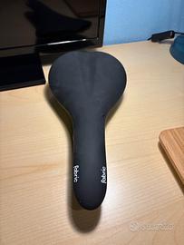 Sella fabric flat in carbonio