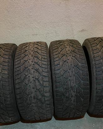 Pneumatici invernali 225/40 R18 92V