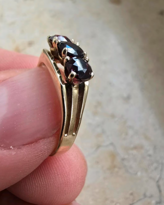 Anello Vintage Goldring 333 8K con Granato