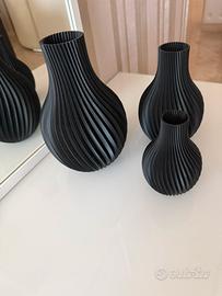 Tris vasi decorativi di design moderno a spirale