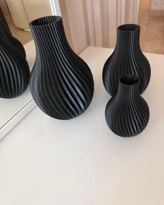 Tris vasi decorativi di design moderno a spirale