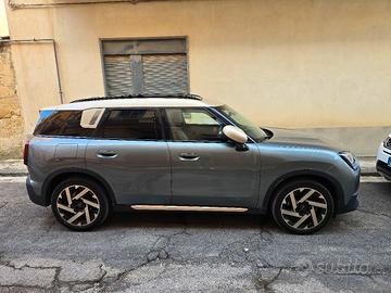 Mini Countryman favoured 2024 
