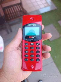 telefono cellulare Ferrari rosso corsa