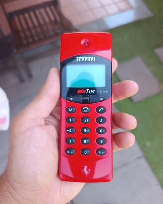 telefono cellulare Ferrari rosso corsa