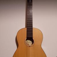 chitarra classica Hora GS200 ciliegio