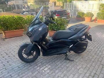 Xmax 300 tech