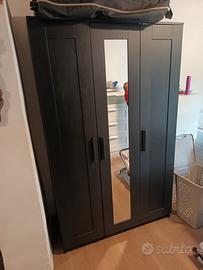 Mobile nero con specchio 