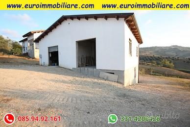 3 garage con 1 ettaro di terreno
