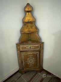 Mobile angoliera in legno