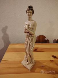Statuetta in stile classico
materiale ceramico, ge