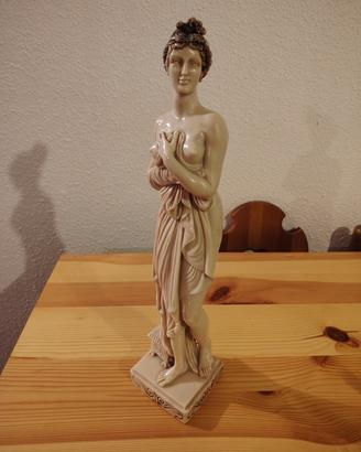 Statuetta in stile classico
materiale ceramico, ge
