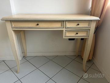 Scrivania in legno