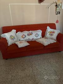Set cuscini in raso ricamati a mano