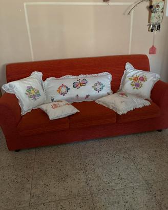 Set cuscini in raso ricamati a mano