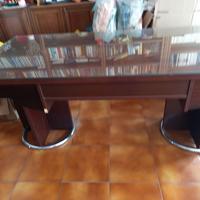 scrivania con cassetti 