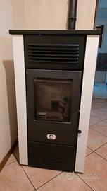 Stufa a pellet e nocciolino 14kw 130Mq come nuova