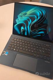 ASUS ZENBOOK 14” OLED i7-1260p 16gb ram 512 ssd